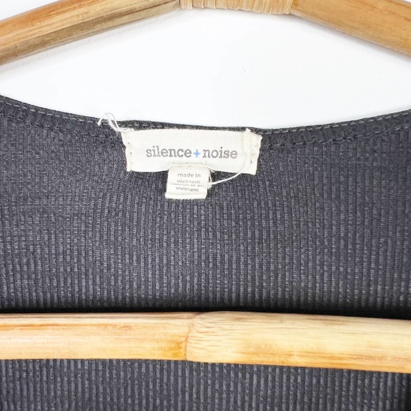 Silence and Noise grey ribbed deep v neck wrap top long sleeve size medium - Picture 3 of 6